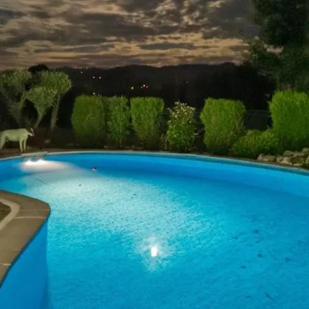 Espectacular Casa Con Piscina Sobremazas