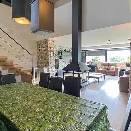 Сasa de vacaciones Espectacular Casa Con Piscina Sobremazas