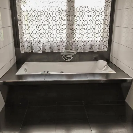 Espectacular Casa Con Piscina * Sobremazas